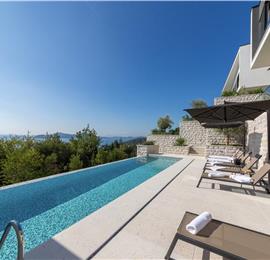 Luxury 5-Bedroom Sea-View Villa with Heated Infinity Pool in Orasac near Dubrovnik – Sleeps 10